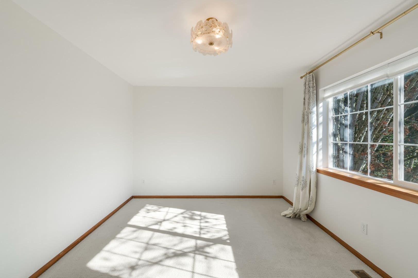 Lynnwood House: 14513 Meridian Pl W Lynnwood, WA 98087