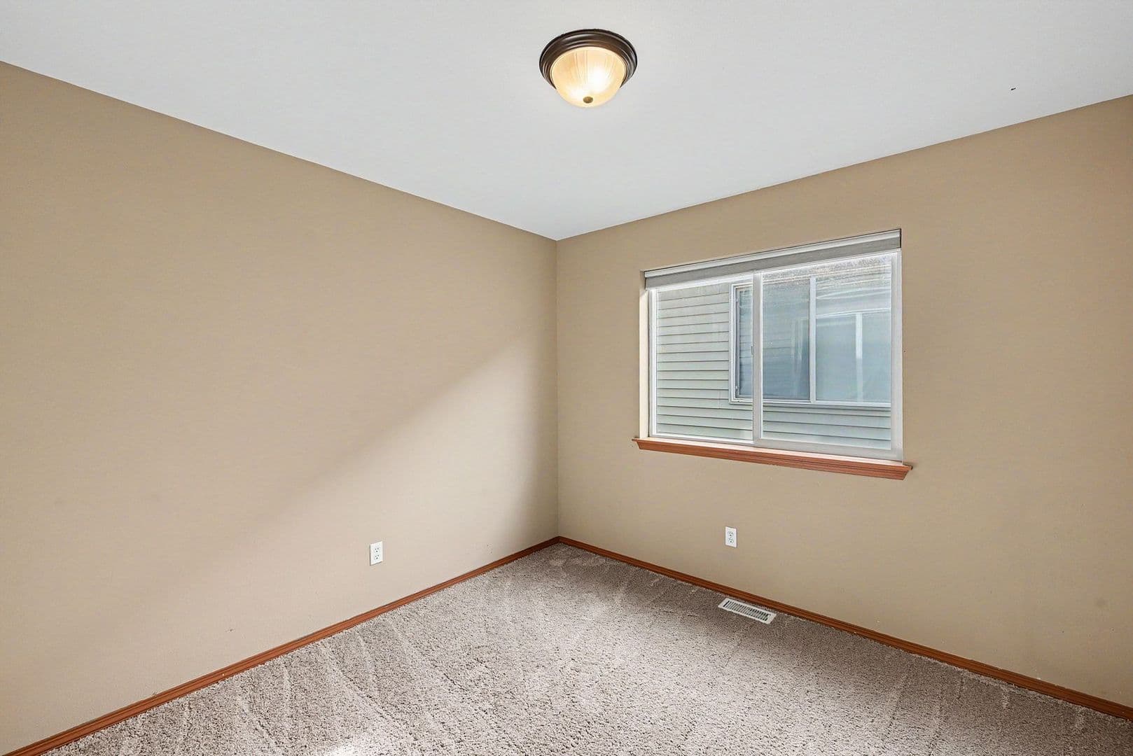 Puyallup House: 18710 116th Ave E