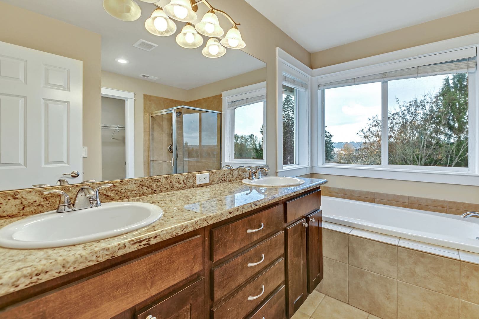 Kent House: 729 Prospect Ave N