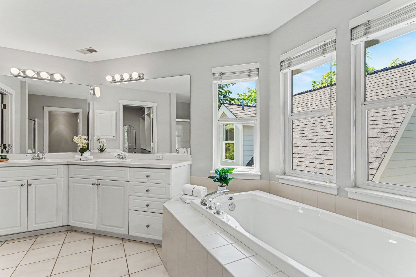 Snoqualmie House: 7521 Dogwood Ln SE