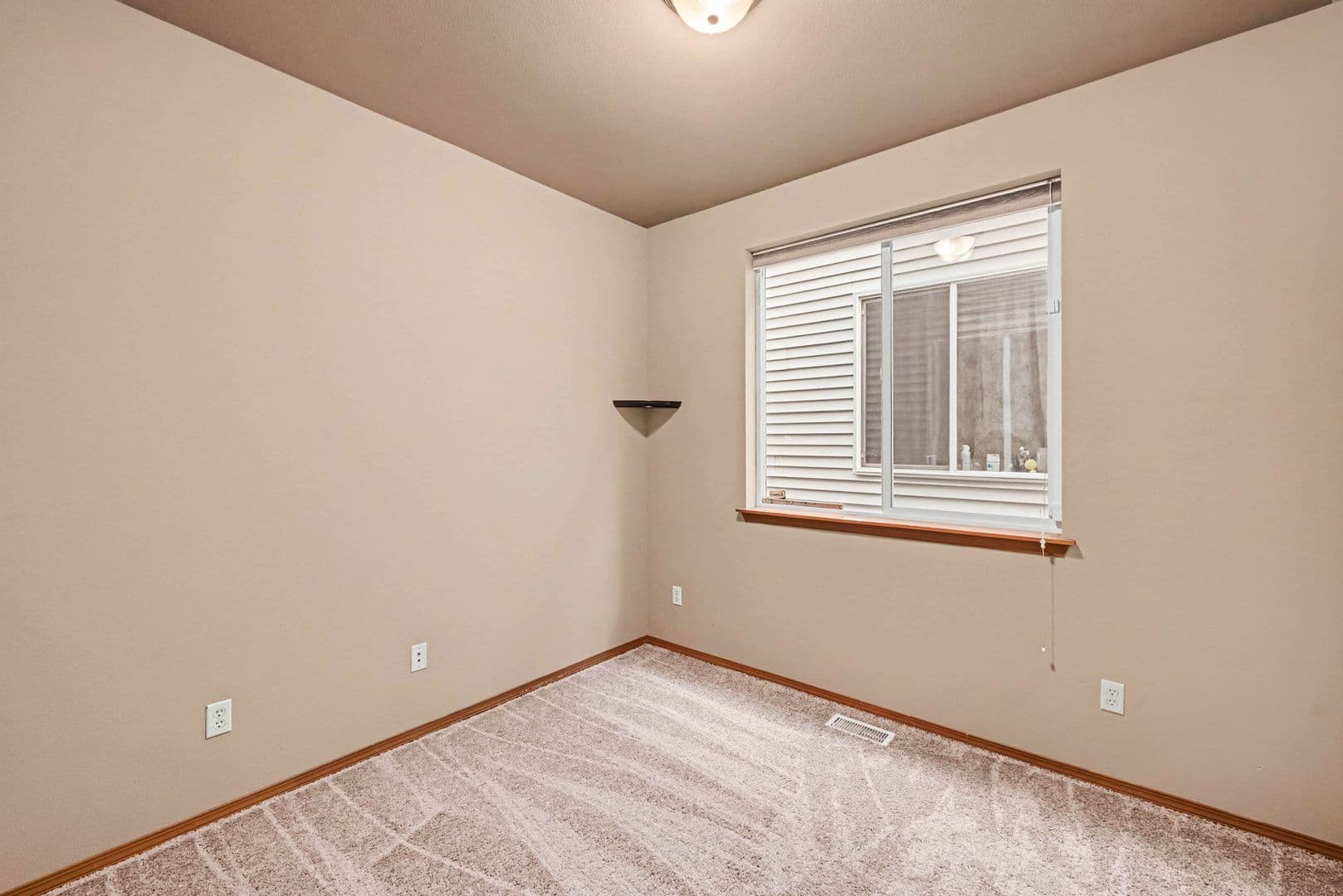 Puyallup House: 18710 116th Ave E