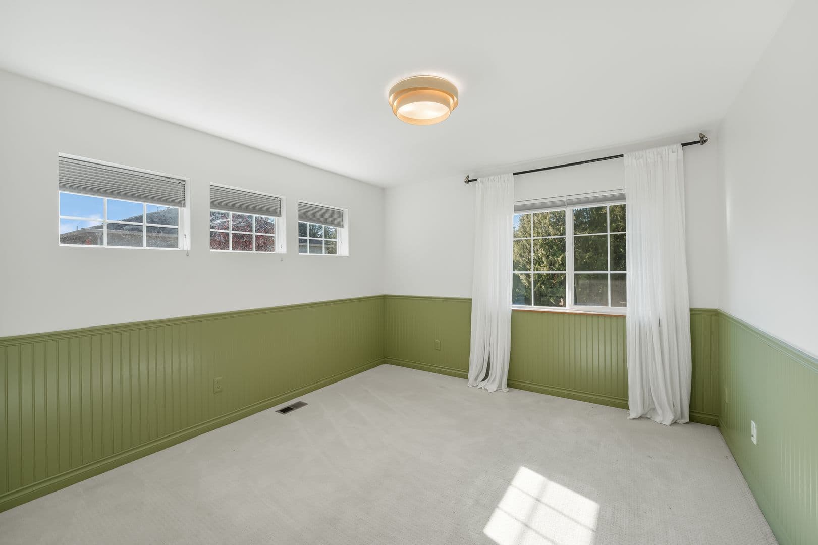 Lynnwood House: 14513 Meridian Pl W Lynnwood, WA 98087