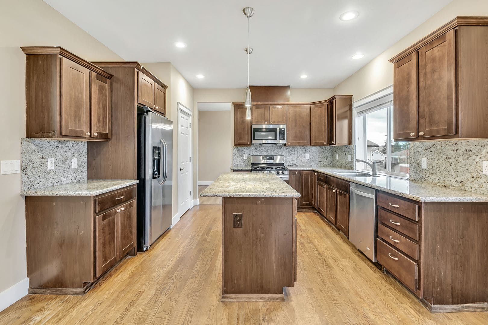 Kent House: 729 Prospect Ave N