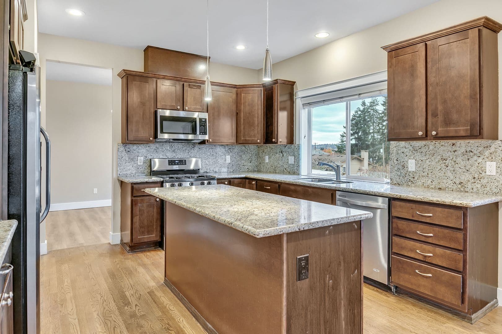 Kent House: 729 Prospect Ave N