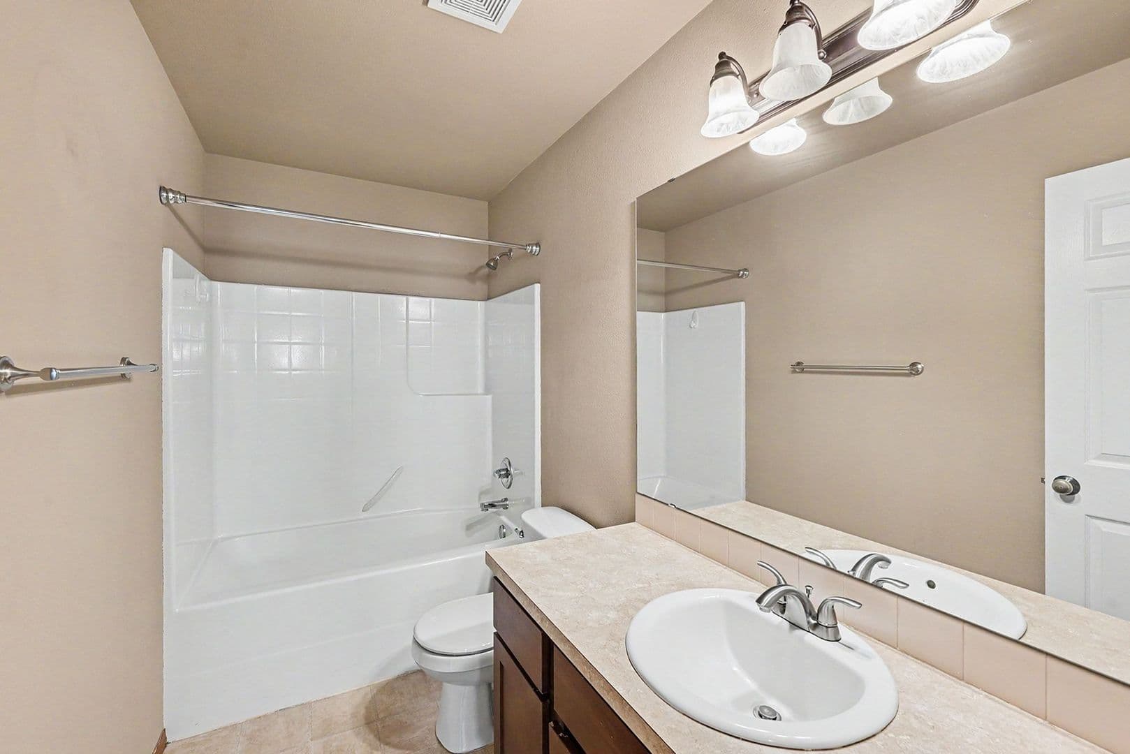 Puyallup House: 18710 116th Ave E