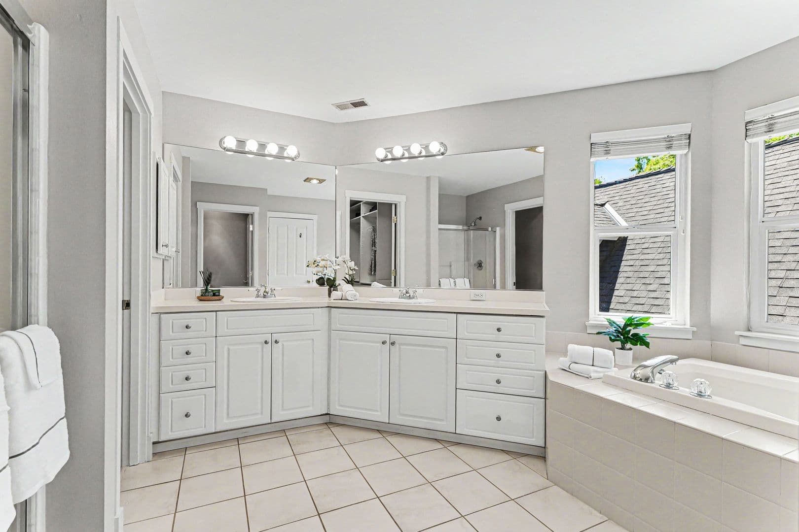 Snoqualmie House: 7521 Dogwood Ln SE