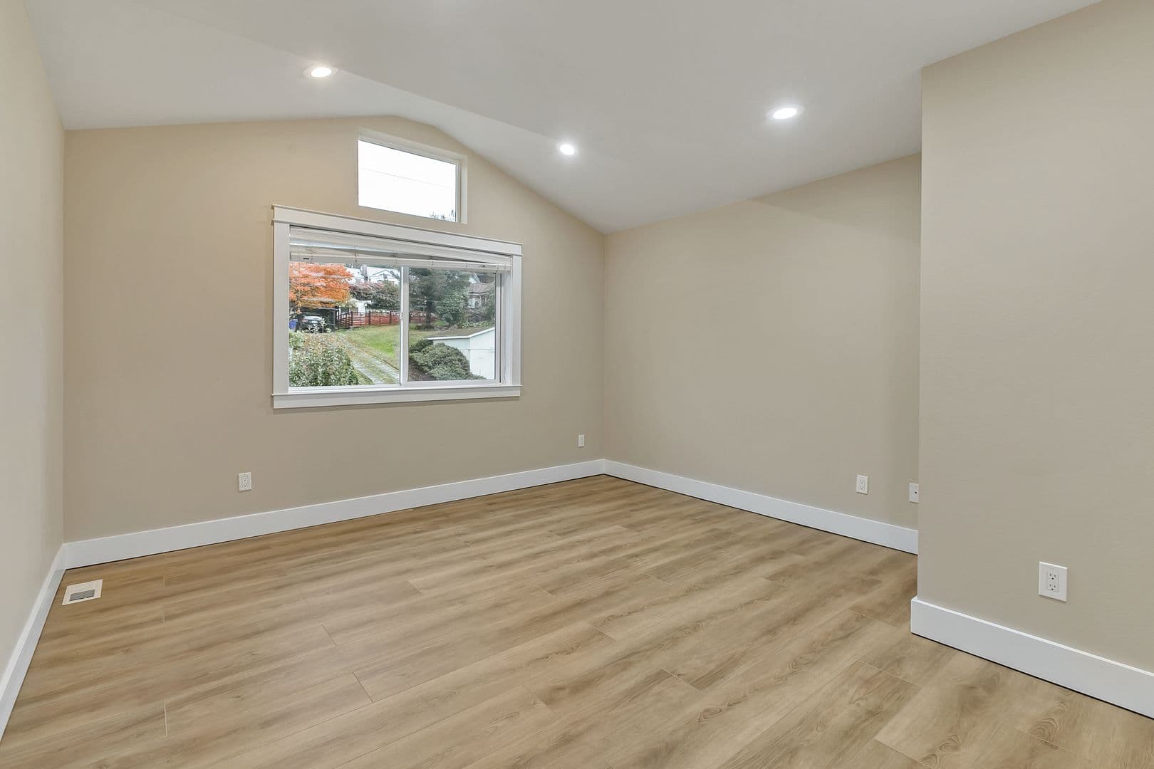 Kent House: 729 Prospect Ave N