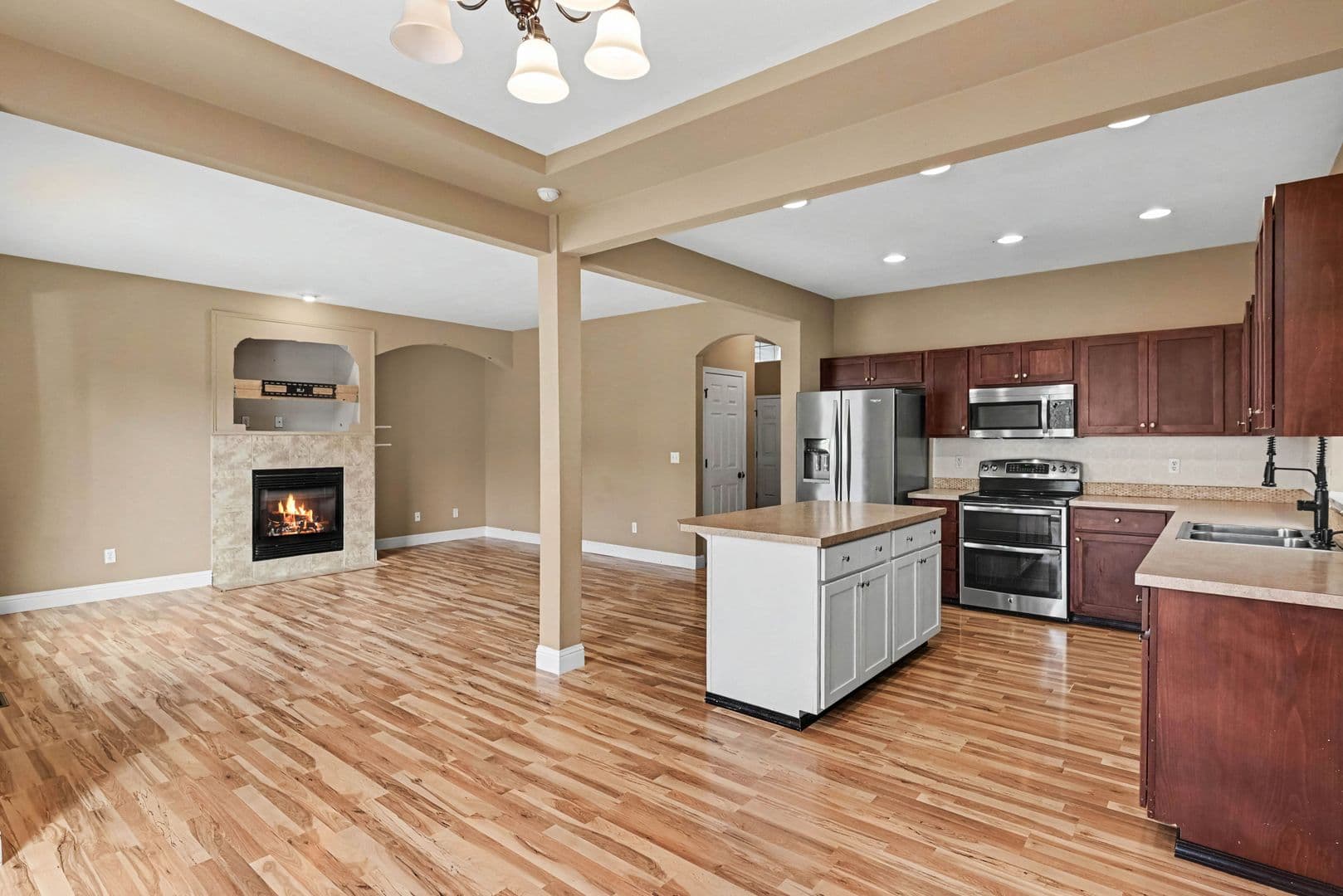 Puyallup House: 18710 116th Ave E
