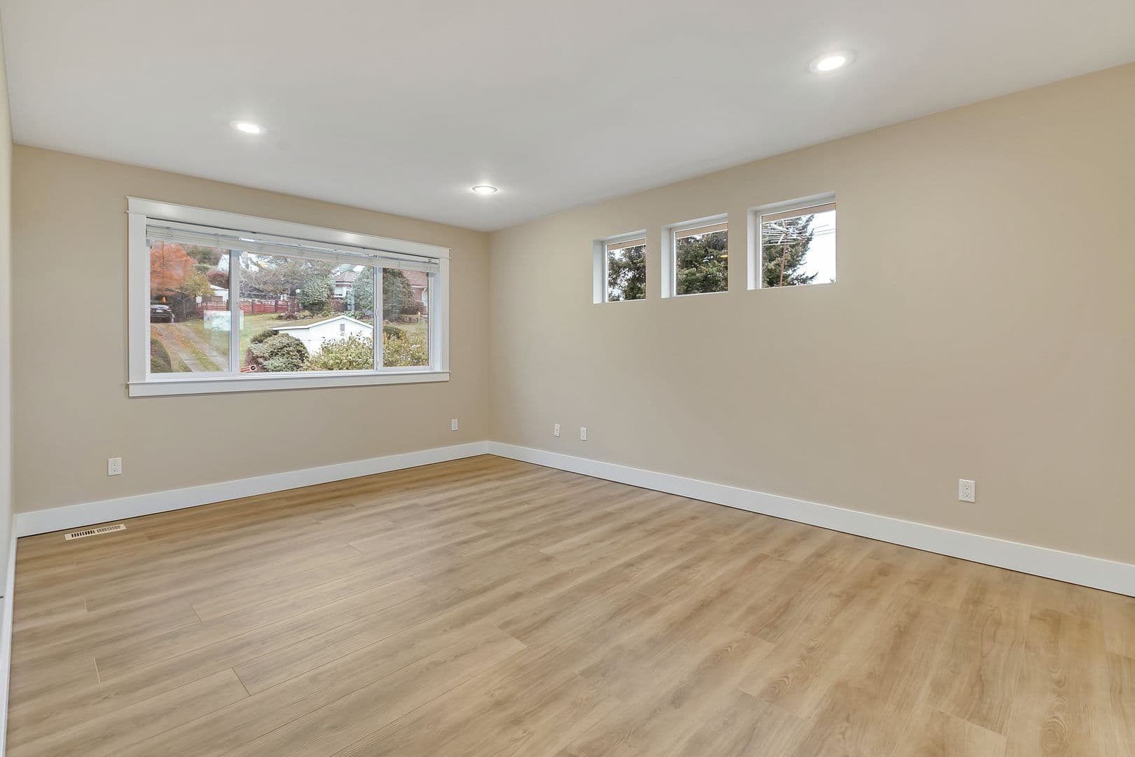 Kent House: 729 Prospect Ave N