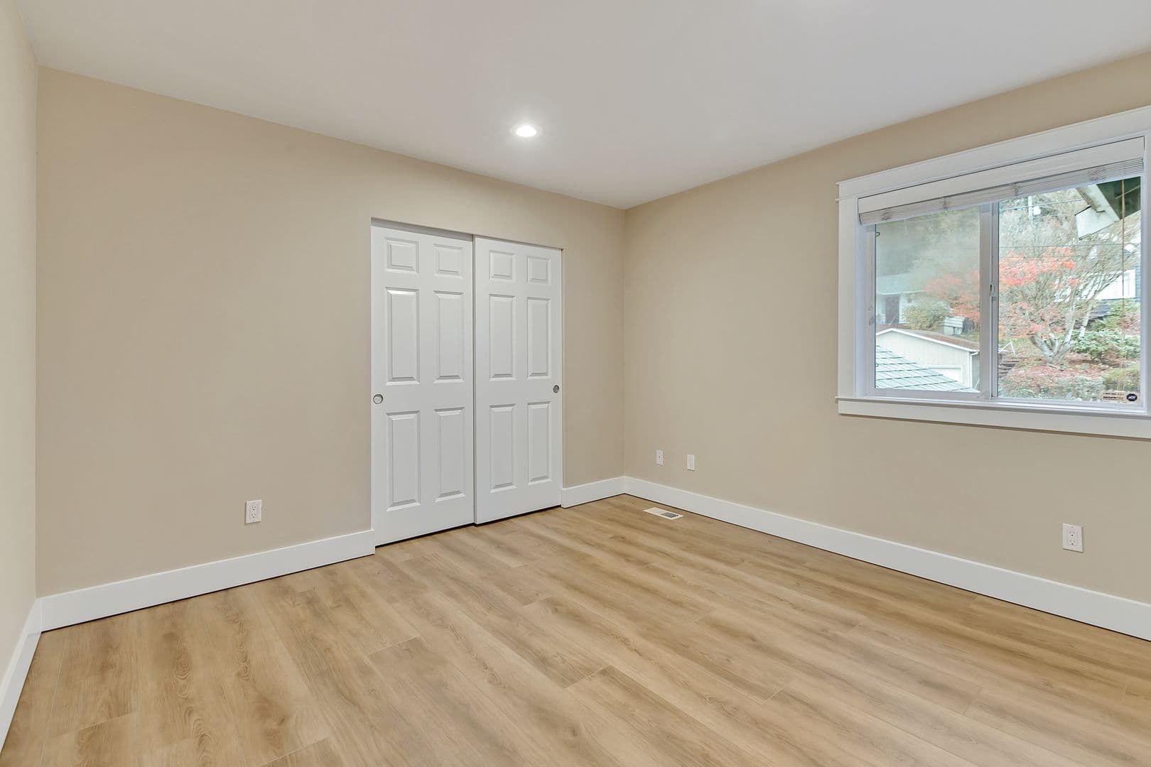 Kent House: 729 Prospect Ave N