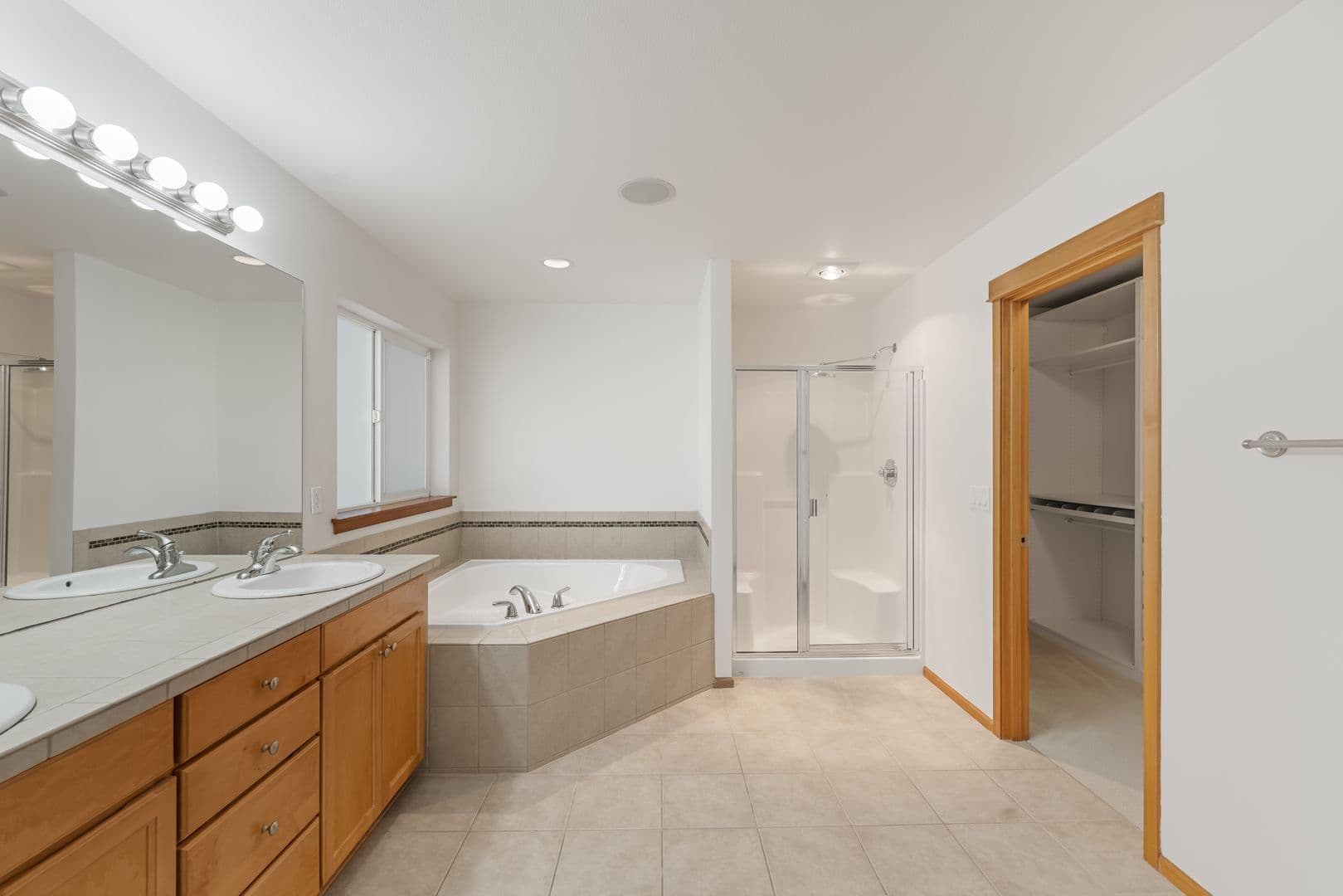 Lynnwood House: 14513 Meridian Pl W Lynnwood, WA 98087