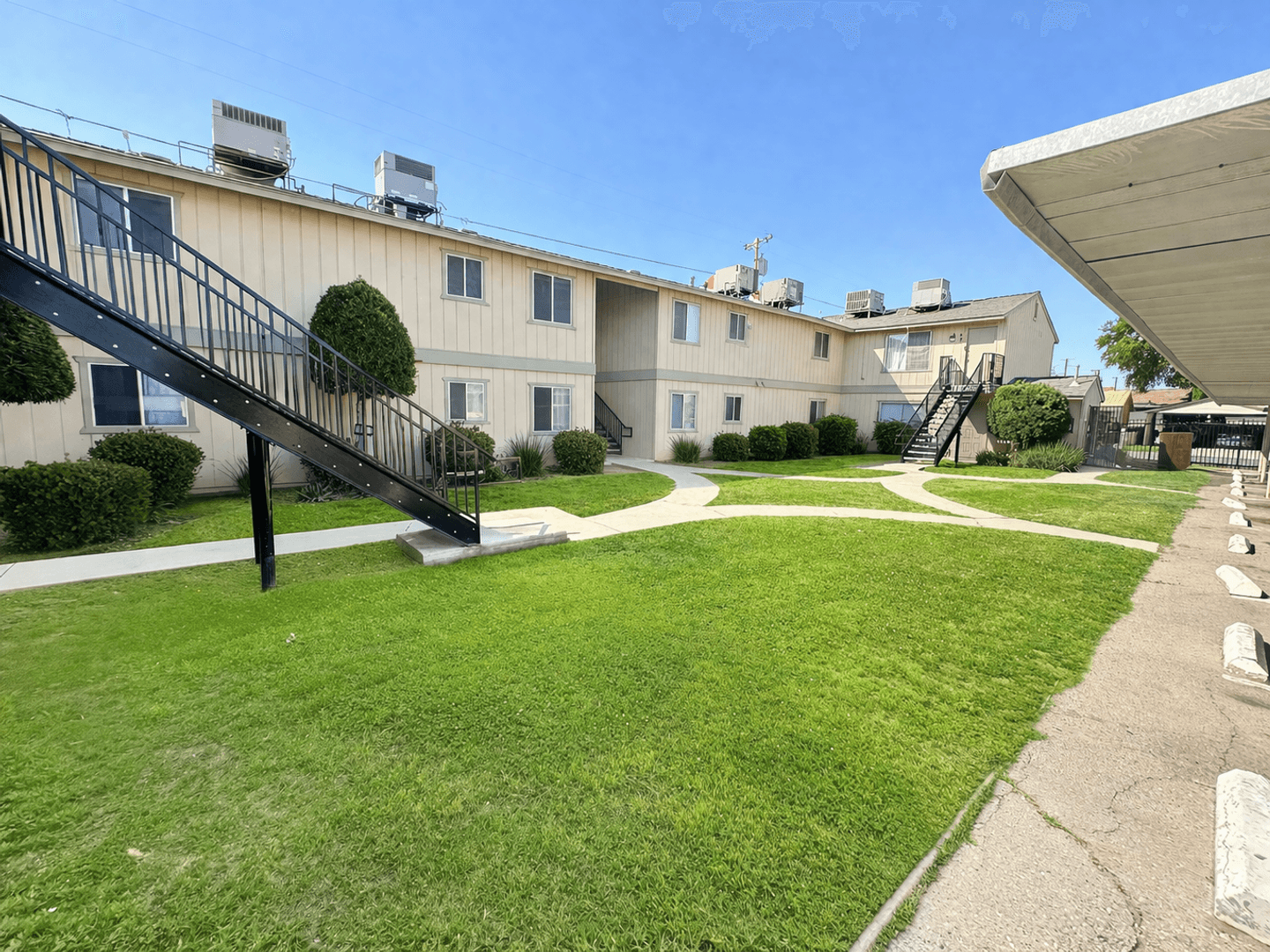Coalinga Apartment: 141 Warthan St.