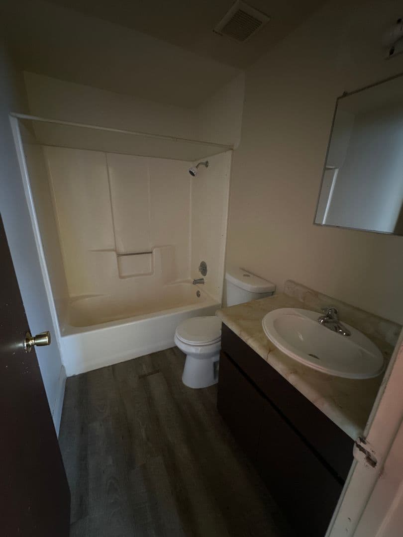 Coalinga Apartment: 141 Warthan St.