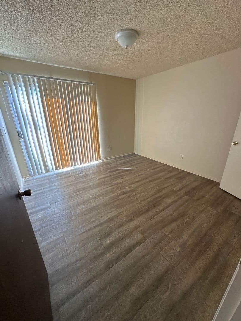 Coalinga Apartment: 141 Warthan St.