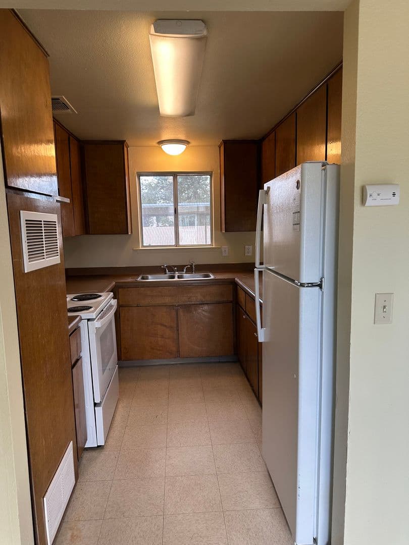 Coalinga Apartment: 141 Warthan St.