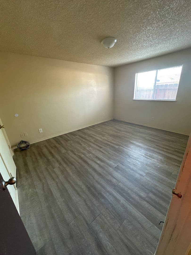 Coalinga Apartment: 141 Warthan St.