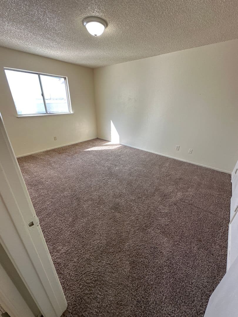Coalinga Apartment: 141 Warthan St.