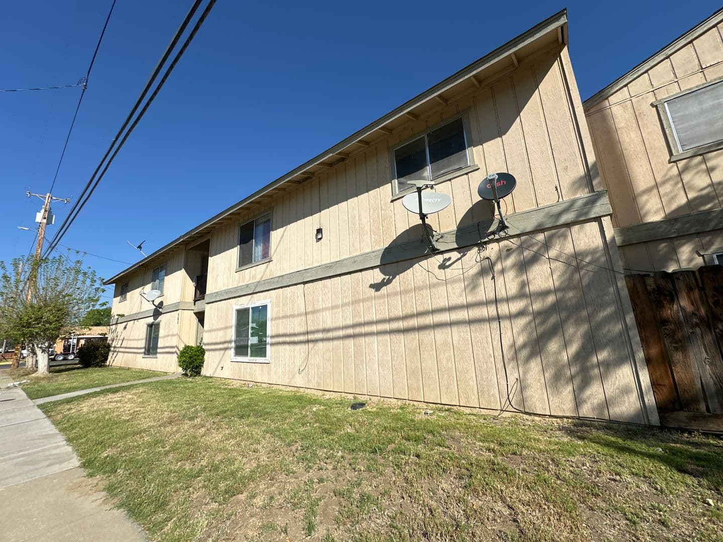 Coalinga Apartment: 141 Warthan St.