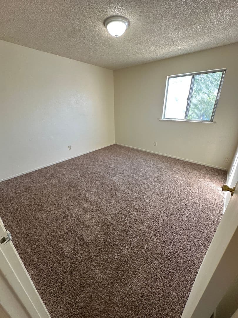 Coalinga Apartment: 141 Warthan St.