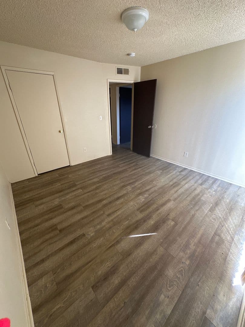 Coalinga Apartment: 141 Warthan St.