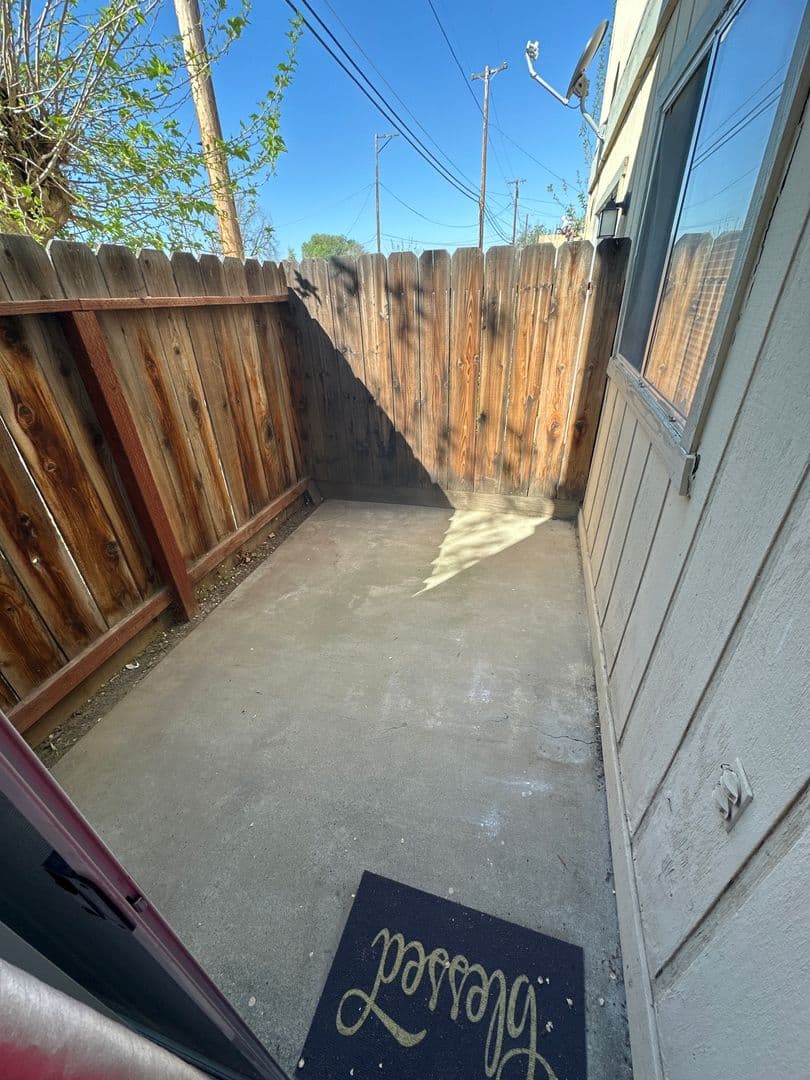 Coalinga Apartment: 141 Warthan St.