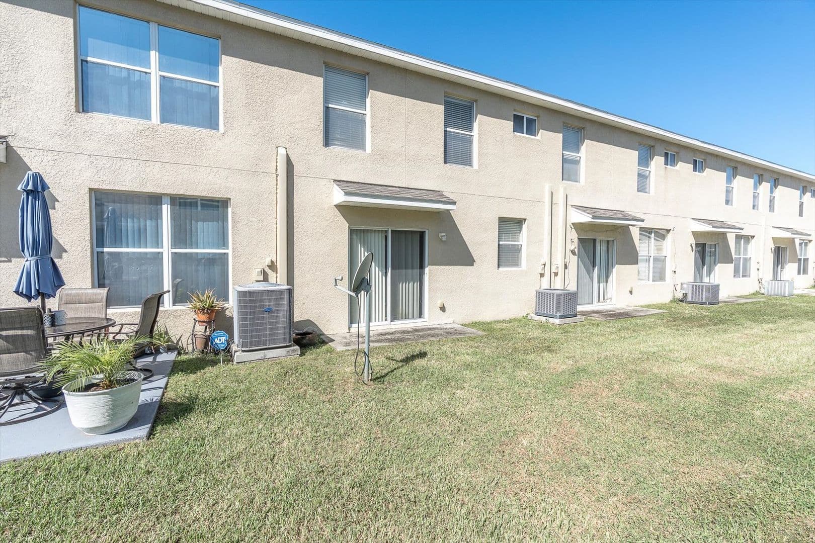Riverview House: 9907 Carlsdale Dr