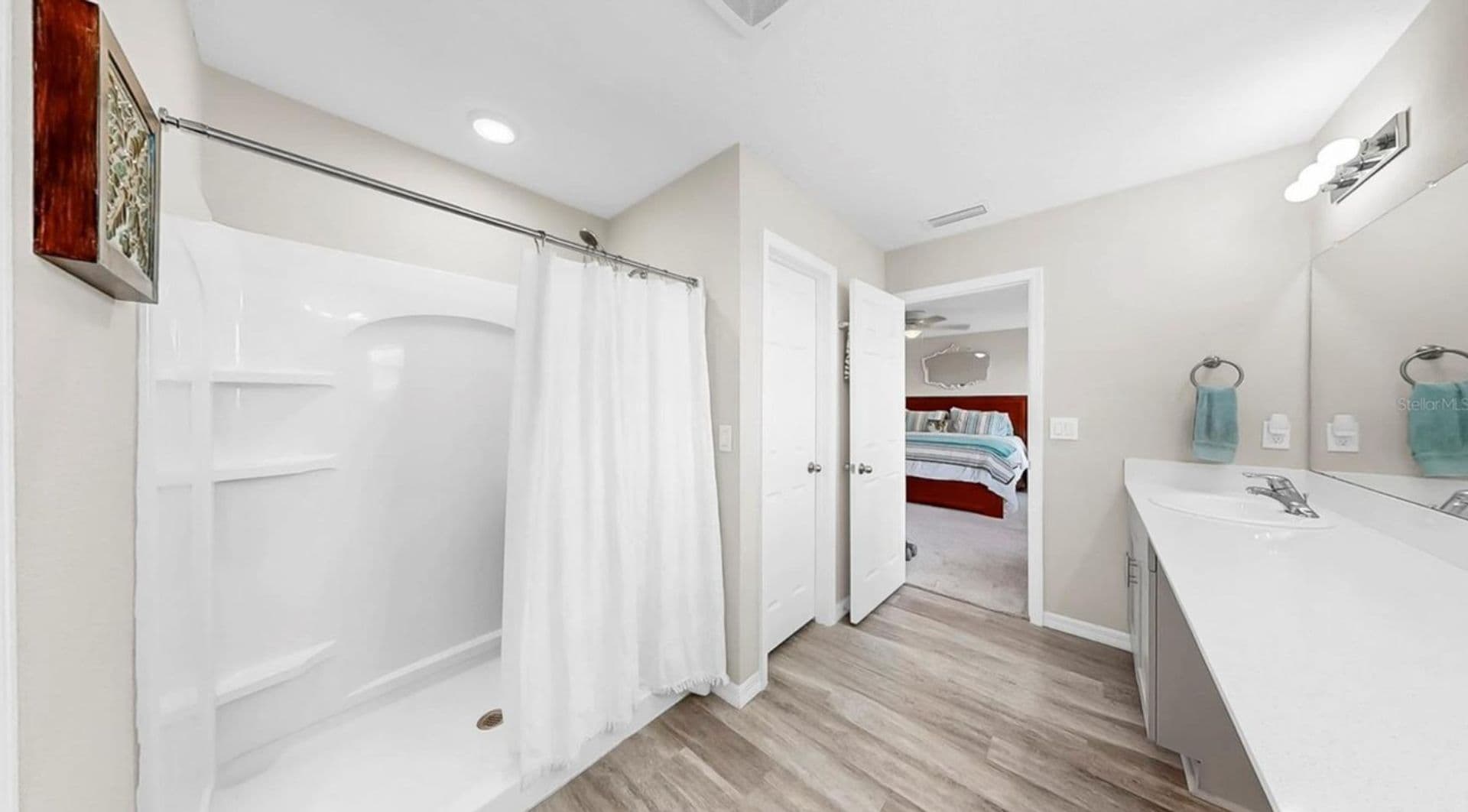 Riverview House: 12724 Tannencrest Dr
