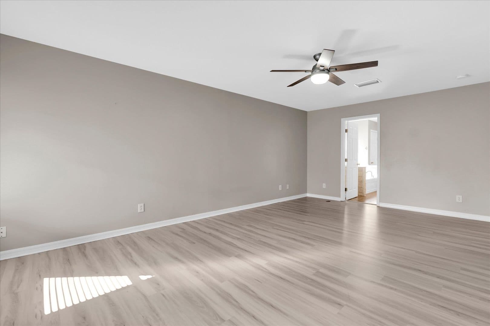 Riverview House: 11166 Creek Haven Dr
