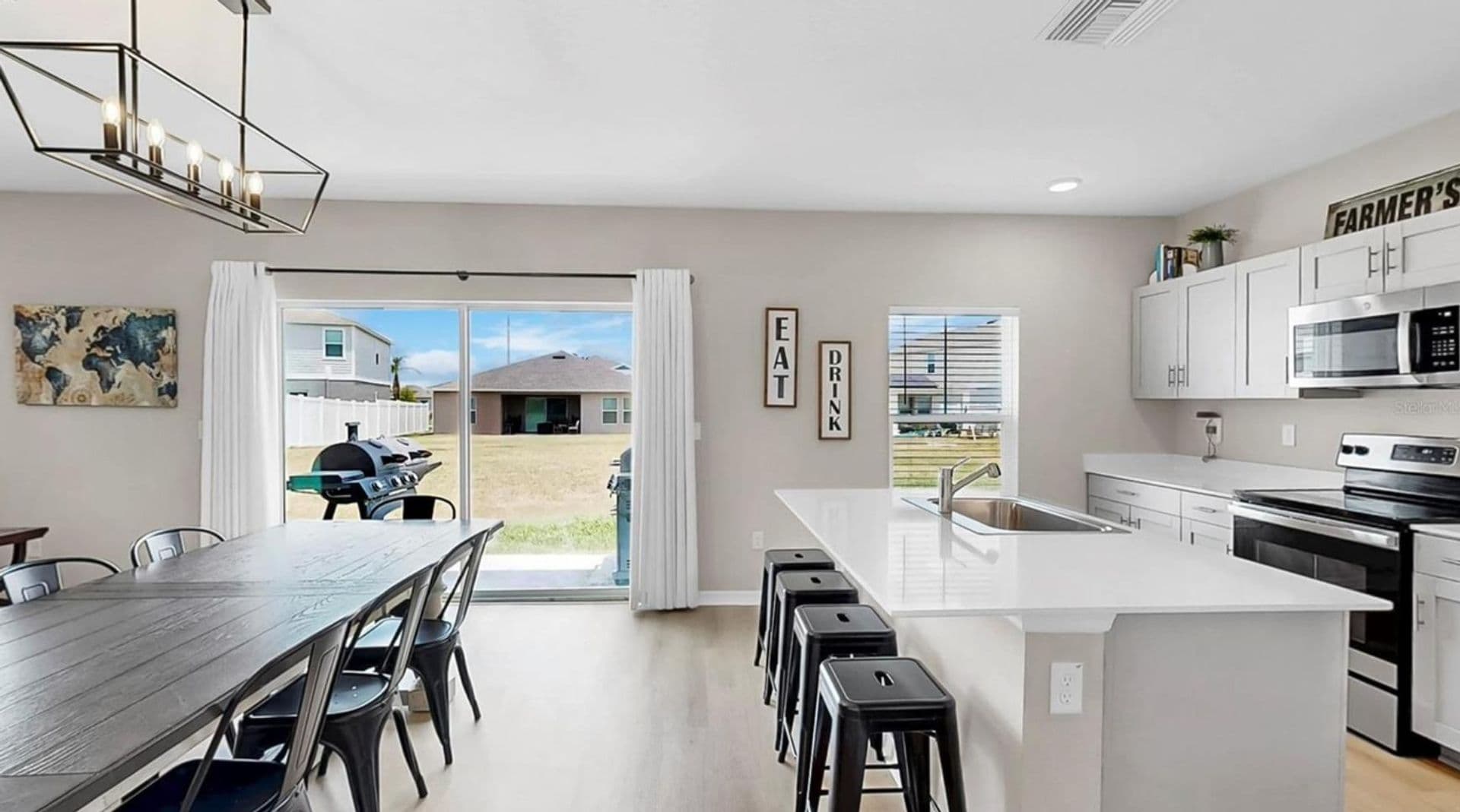Riverview House: 12724 Tannencrest Dr