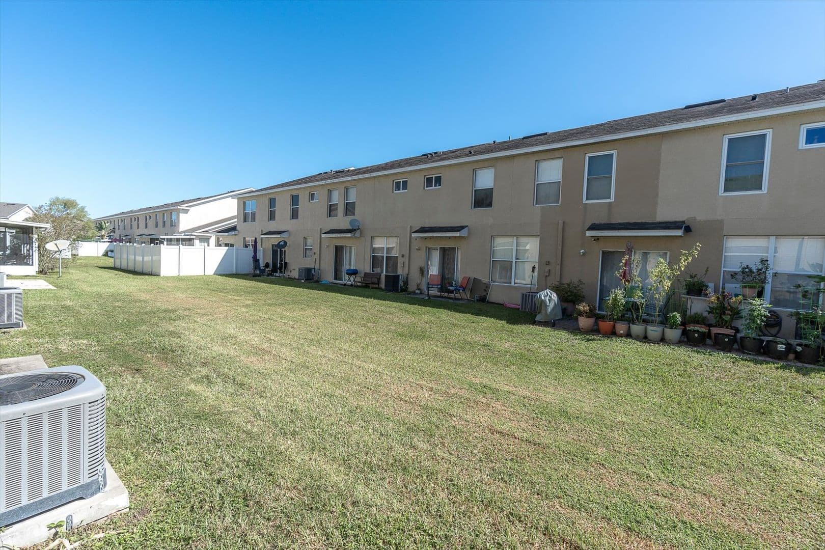 Riverview House: 9907 Carlsdale Dr