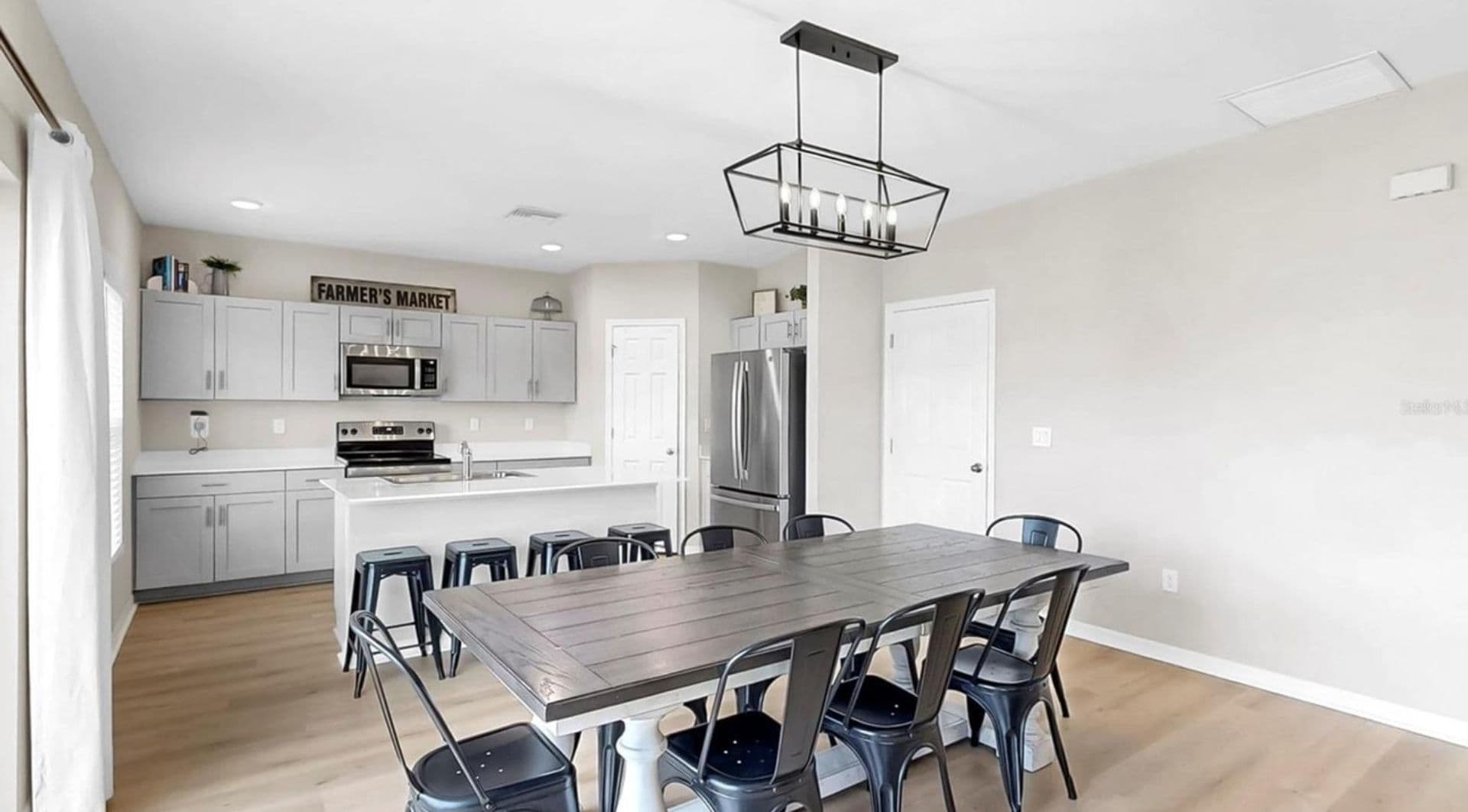 Riverview House: 12724 Tannencrest Dr