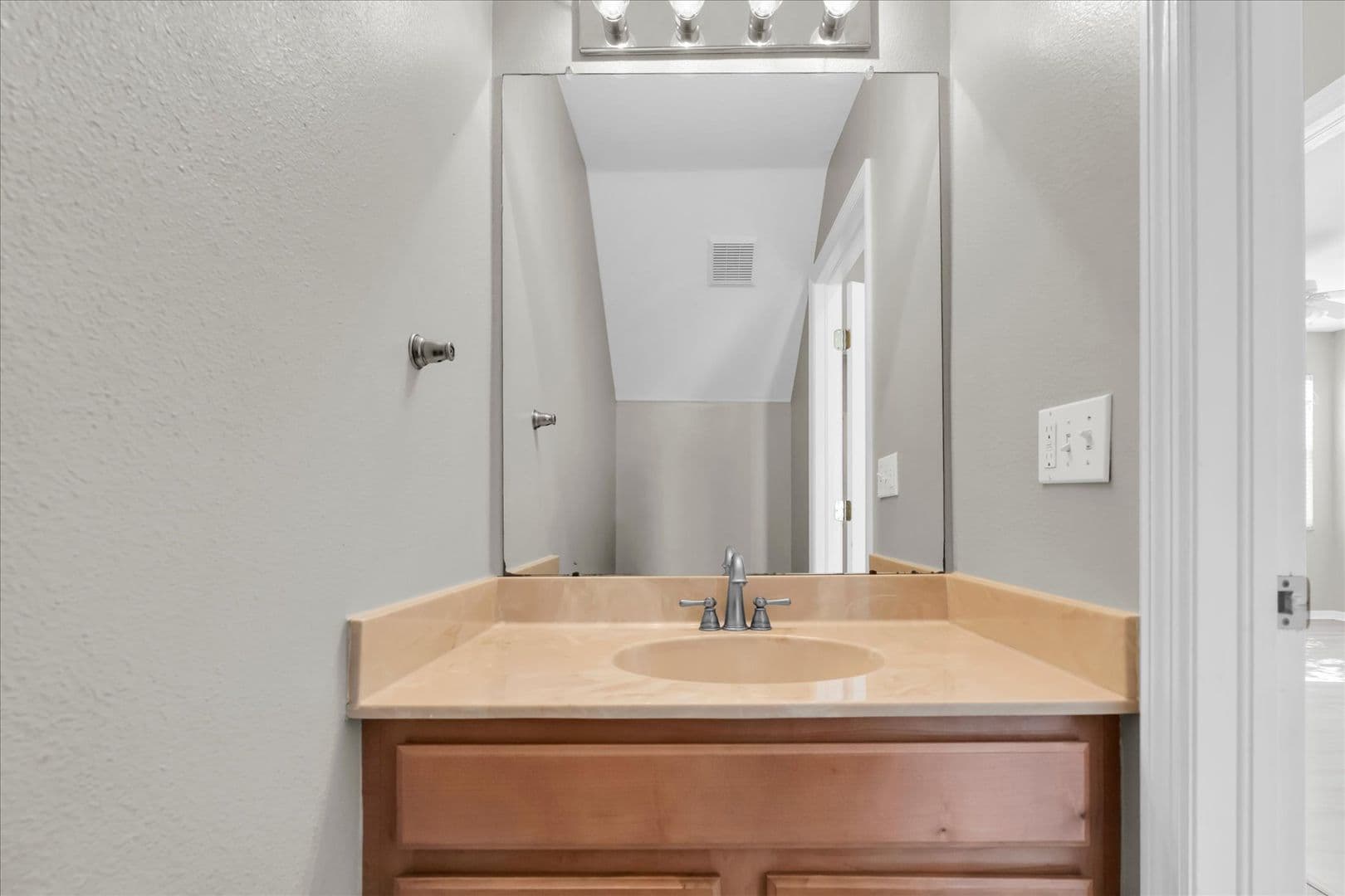 Riverview House: 11166 Creek Haven Dr