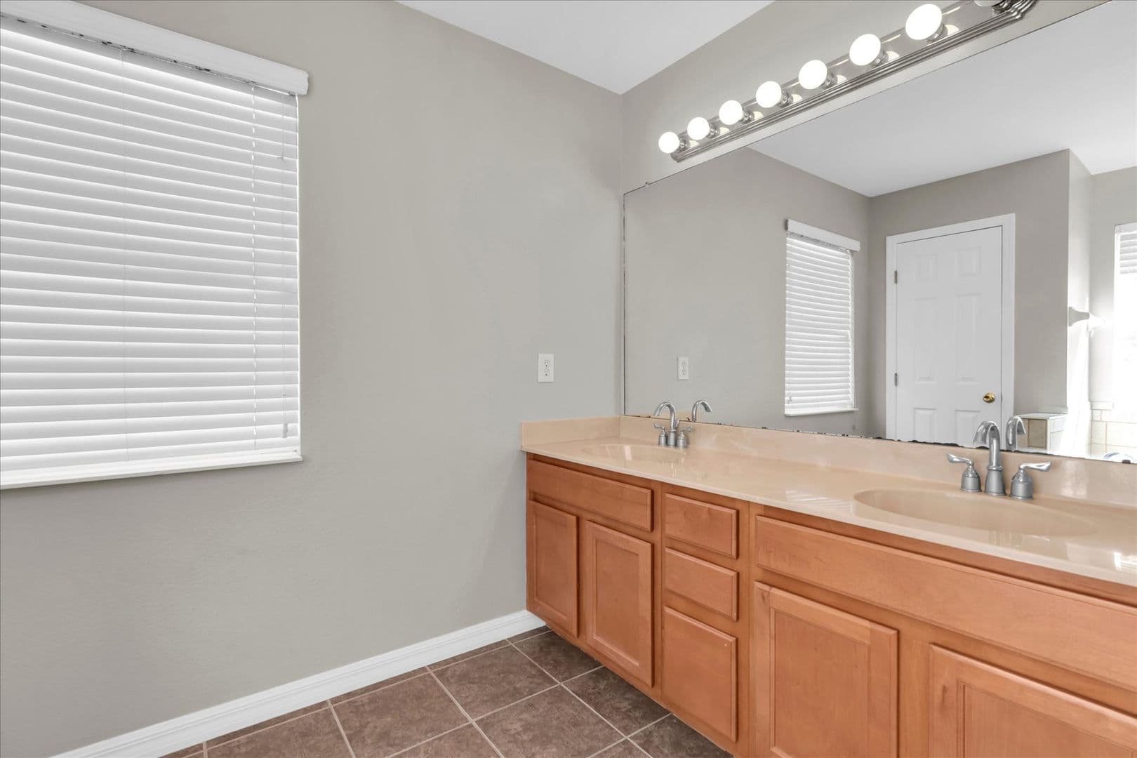 Riverview House: 11166 Creek Haven Dr