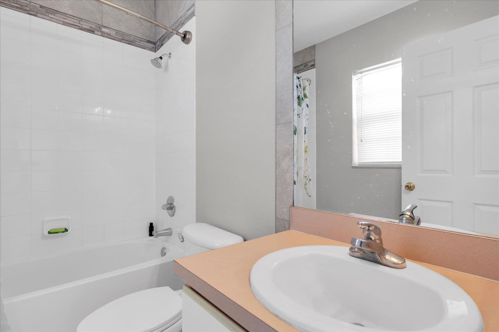 Riverview House: 9907 Carlsdale Dr