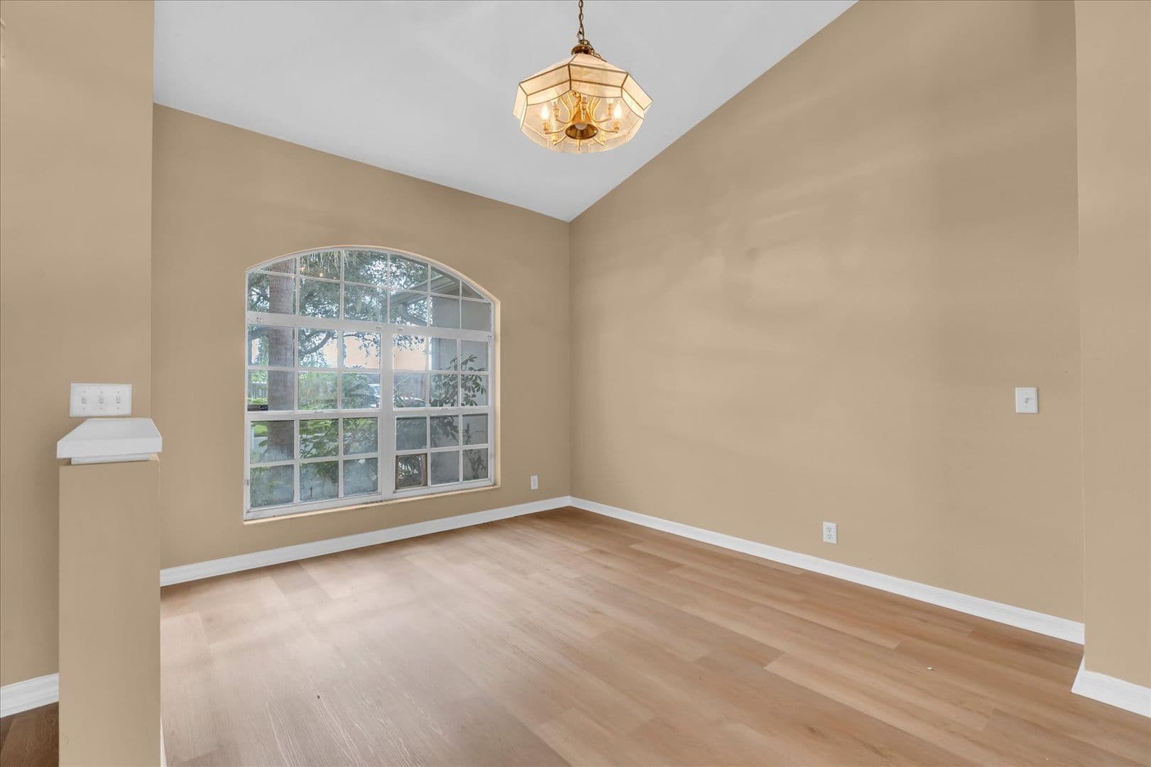 Tampa House: 16420 Lake Heather Dr