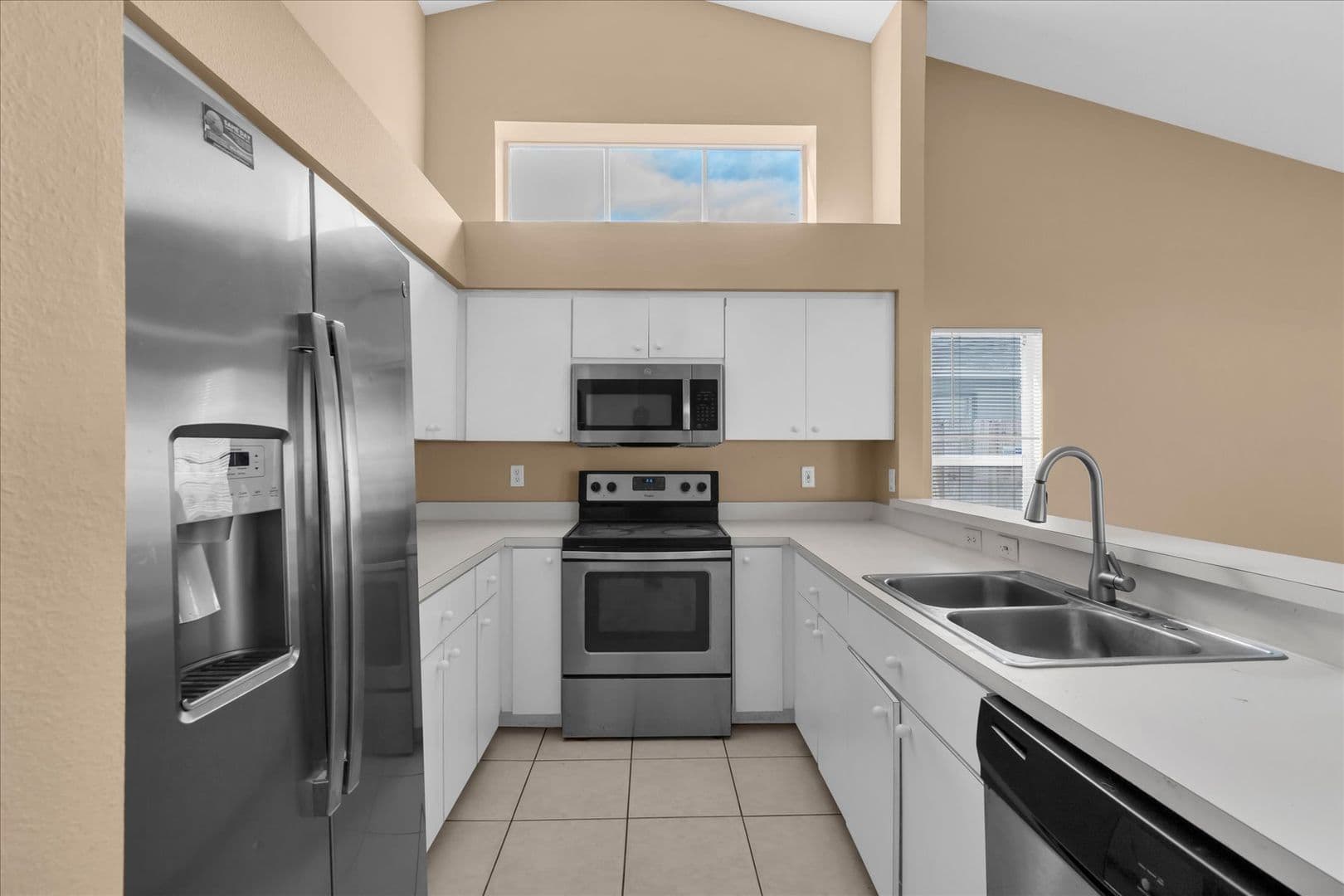 Tampa House: 16420 Lake Heather Dr