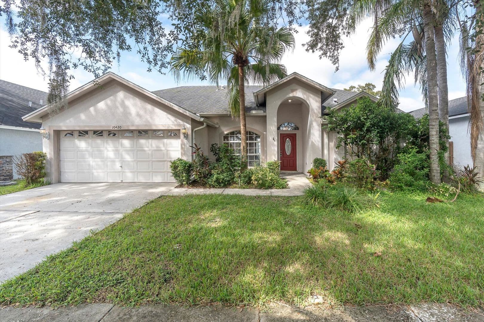 Tampa House: 16420 Lake Heather Dr