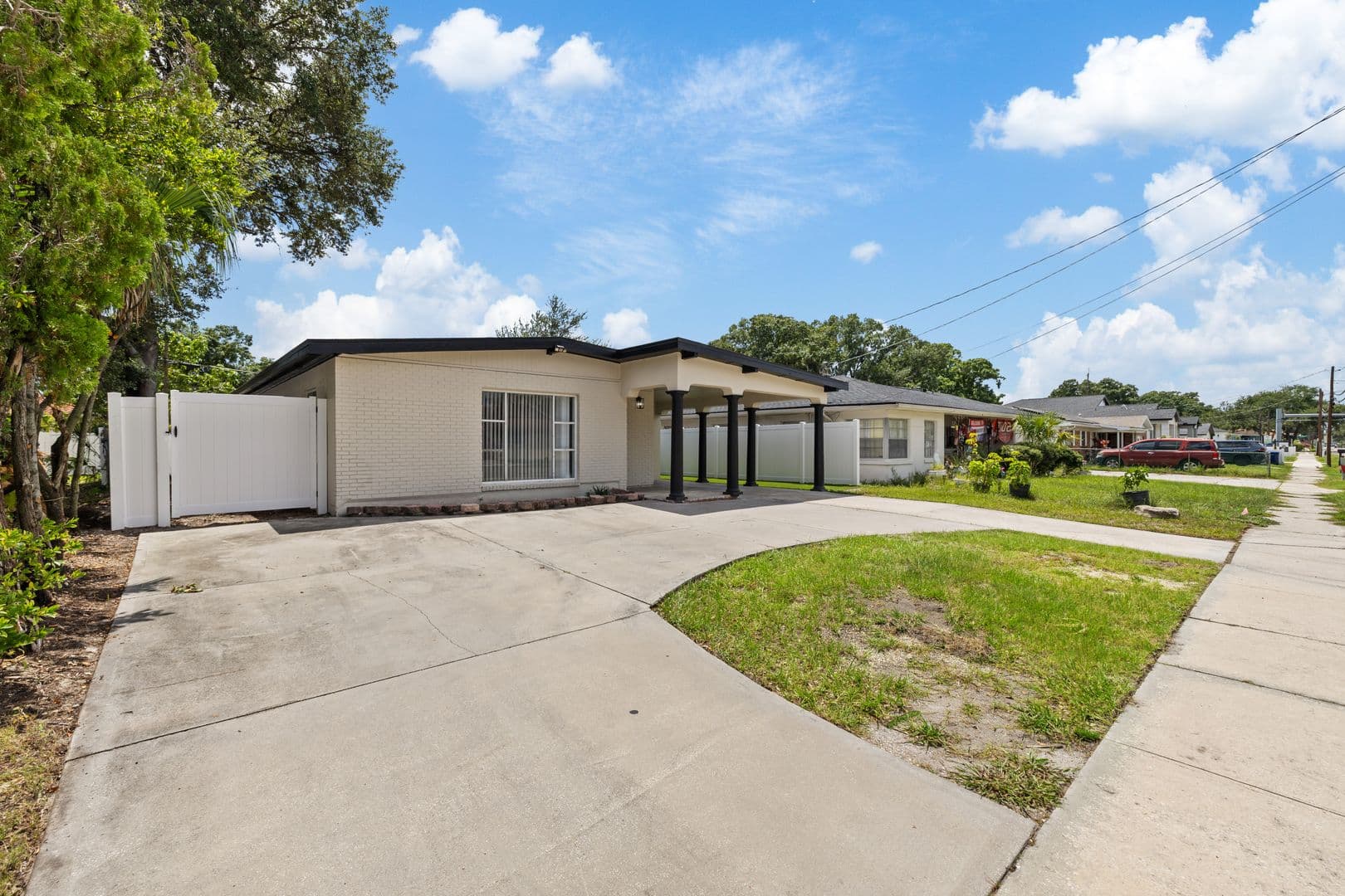 Tampa House: 2706 W Tampa Bay Blvd