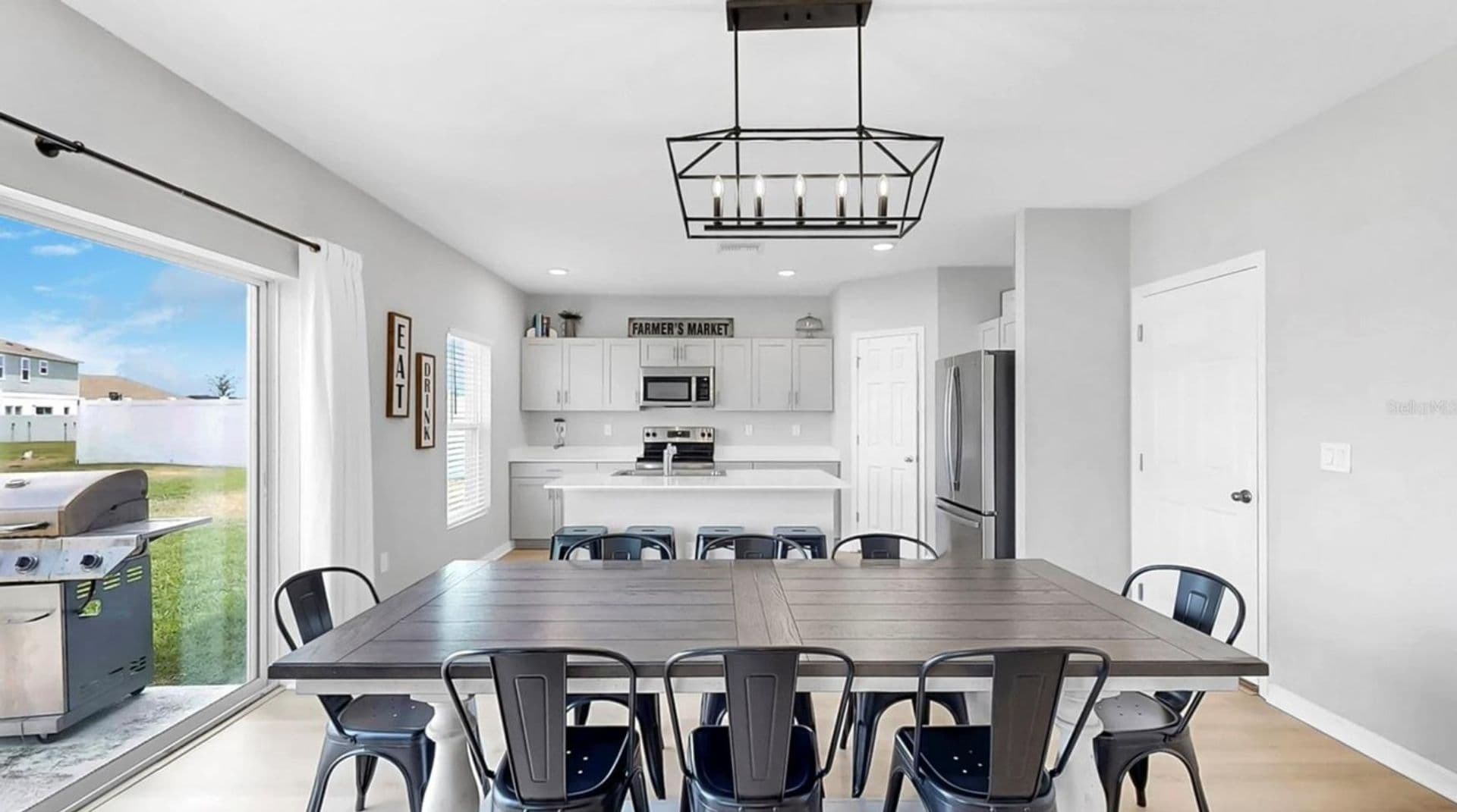 Riverview House: 12724 Tannencrest Dr
