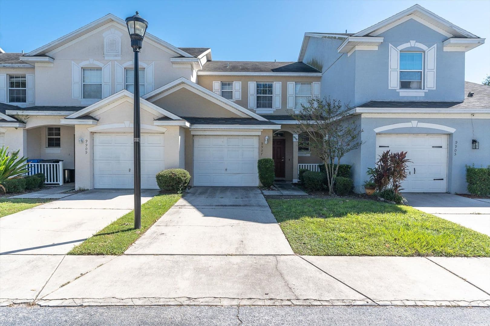 Riverview House: 9907 Carlsdale Dr