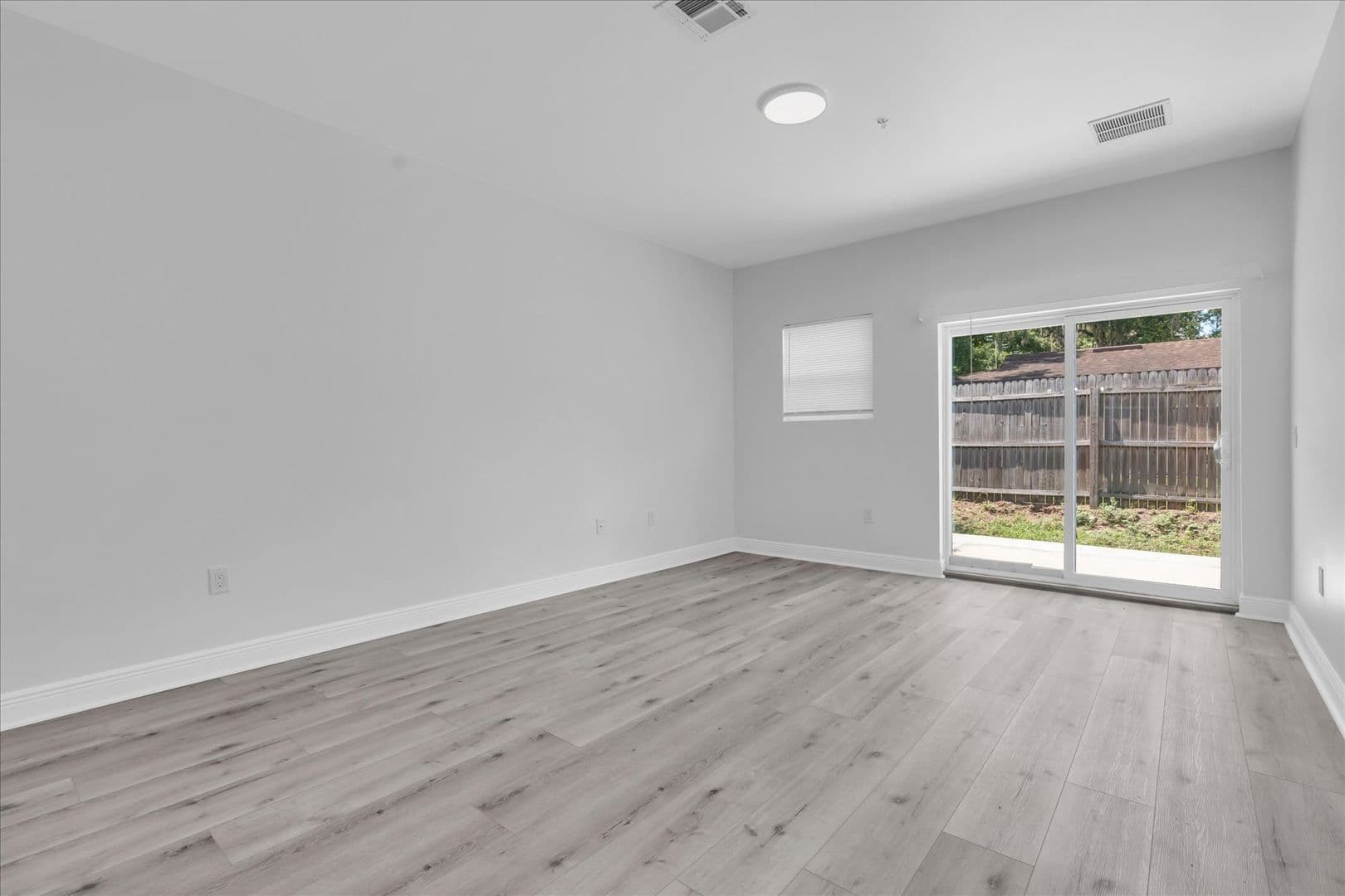 Bartow Apartment: 705 S Orange Ave