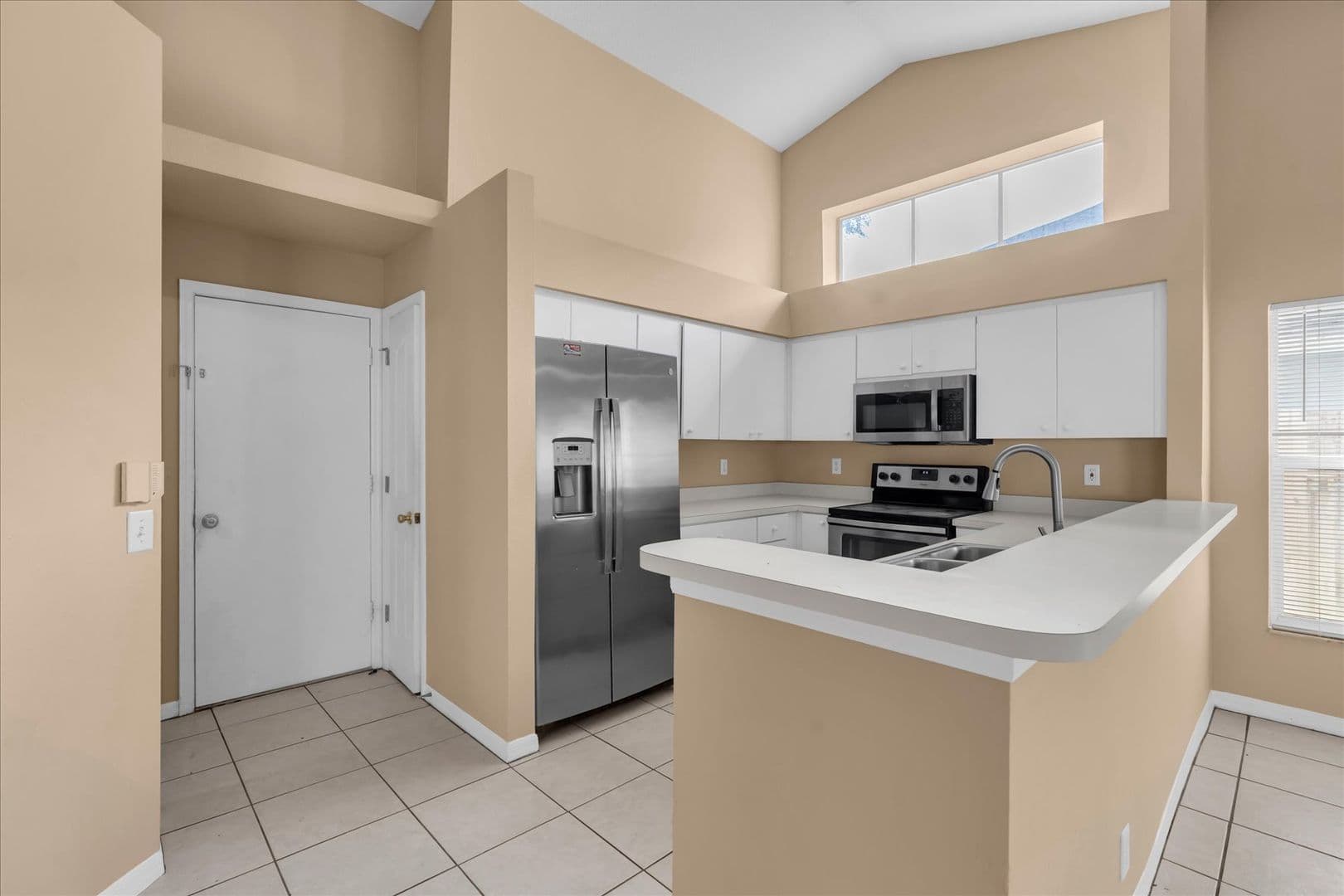 Tampa House: 16420 Lake Heather Dr