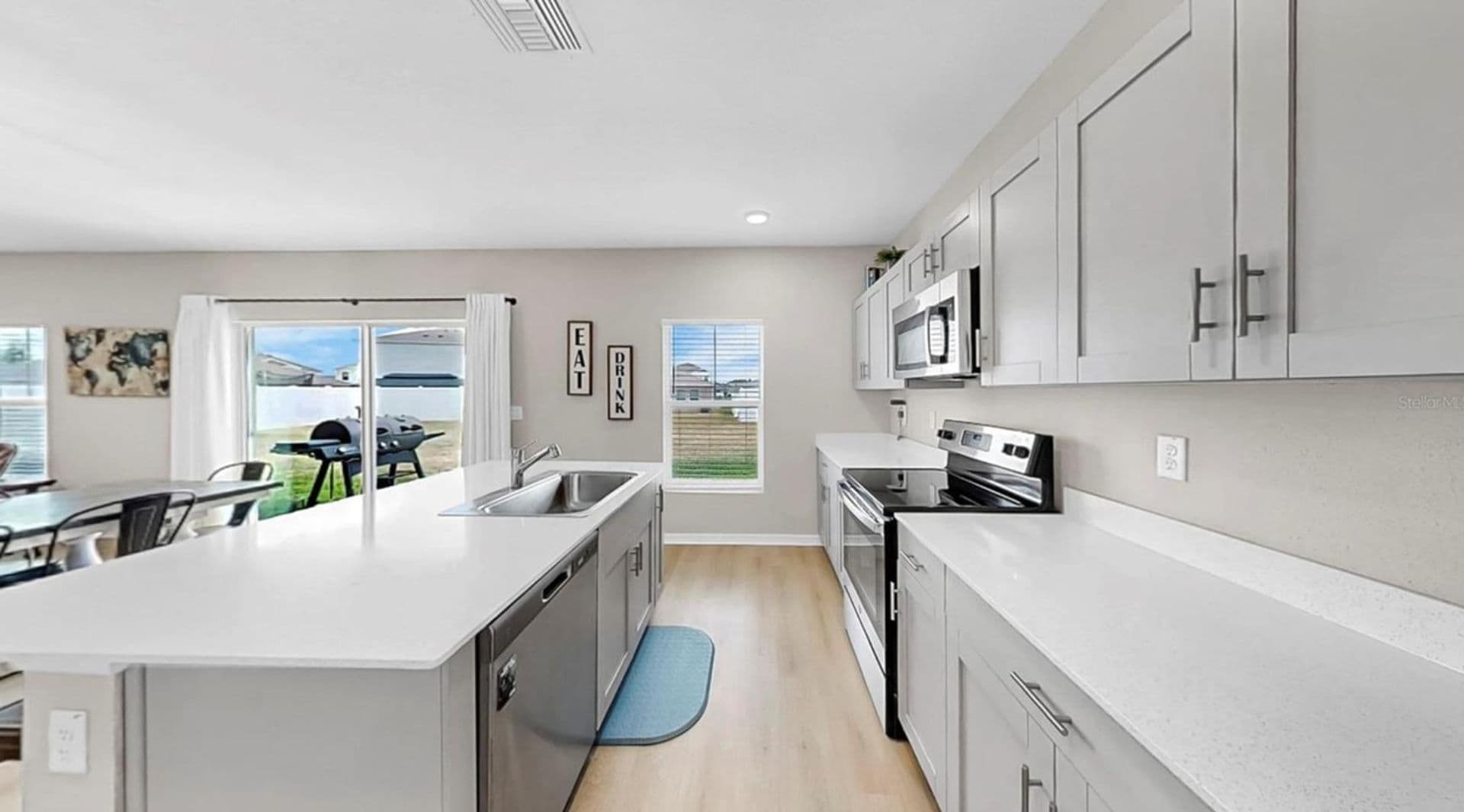 Riverview House: 12724 Tannencrest Dr