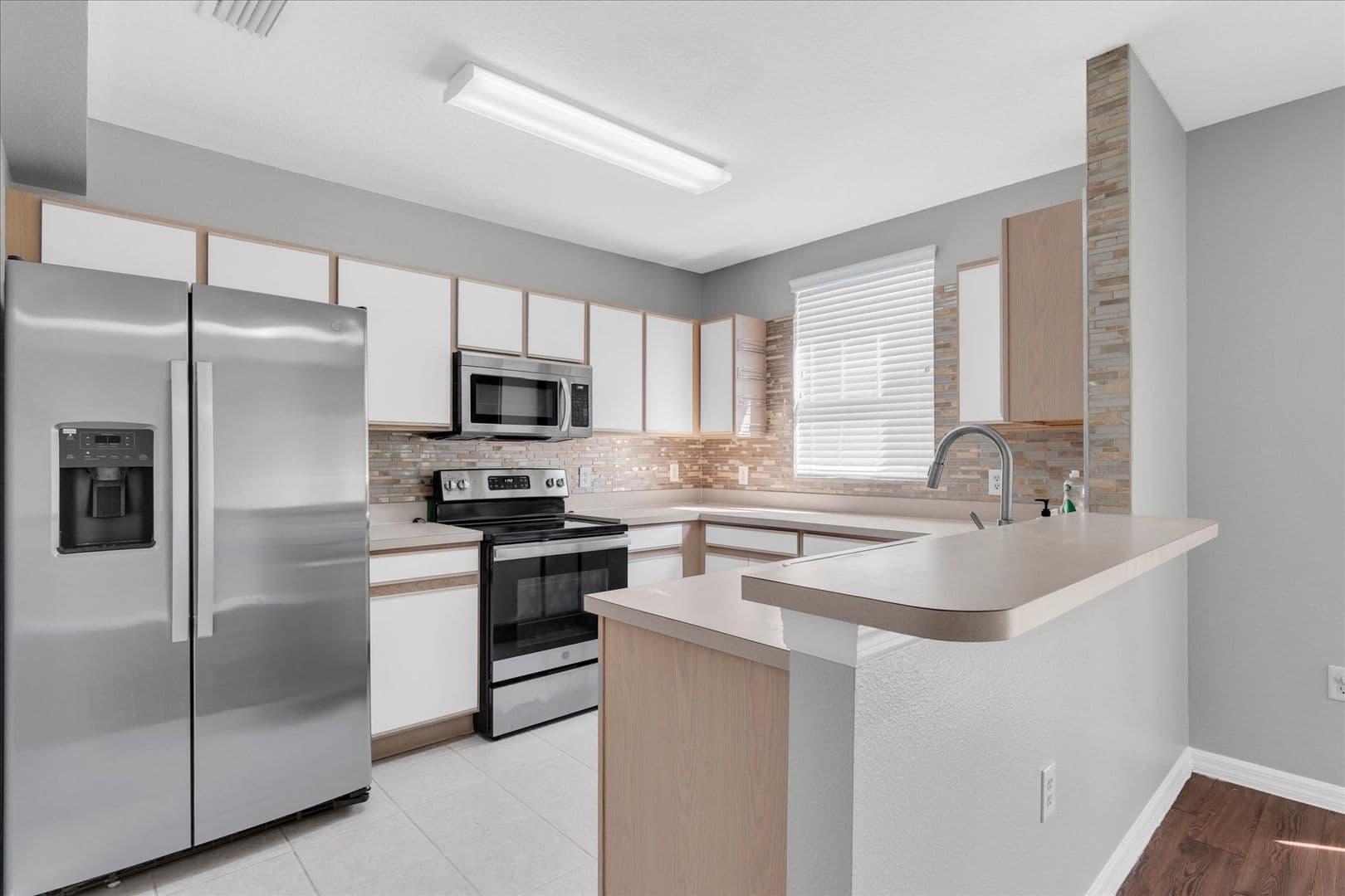 Riverview House: 9907 Carlsdale Dr