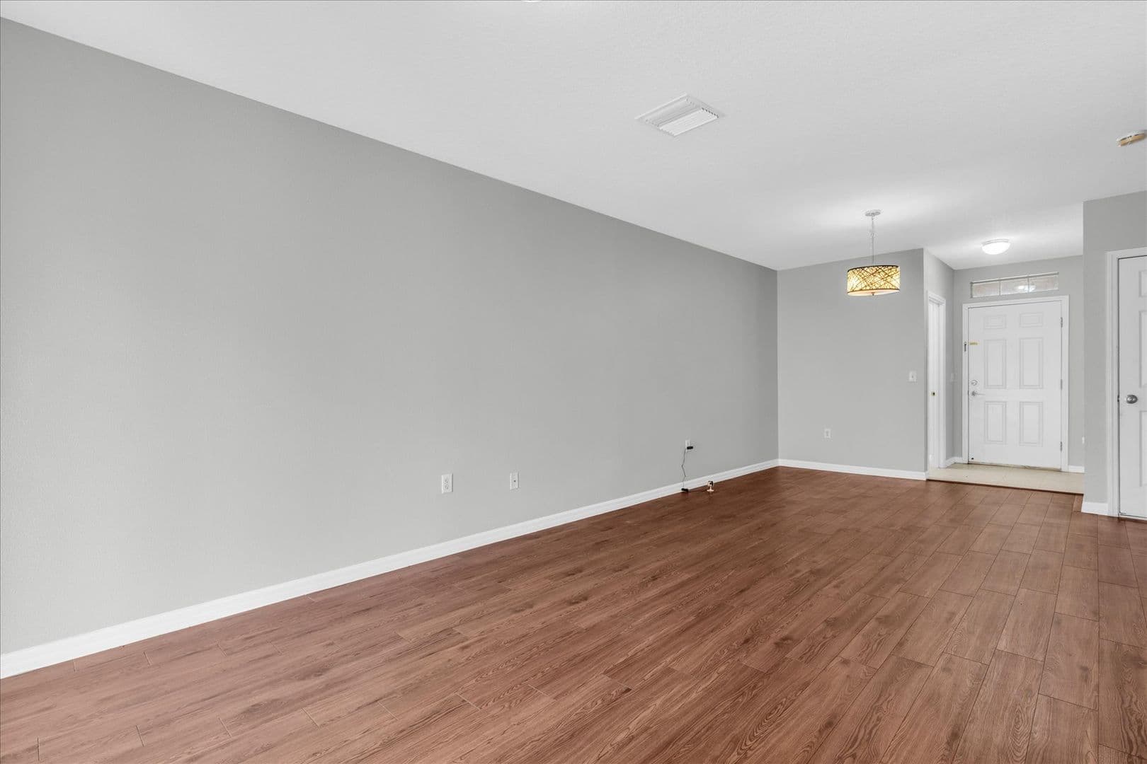 Riverview House: 9907 Carlsdale Dr