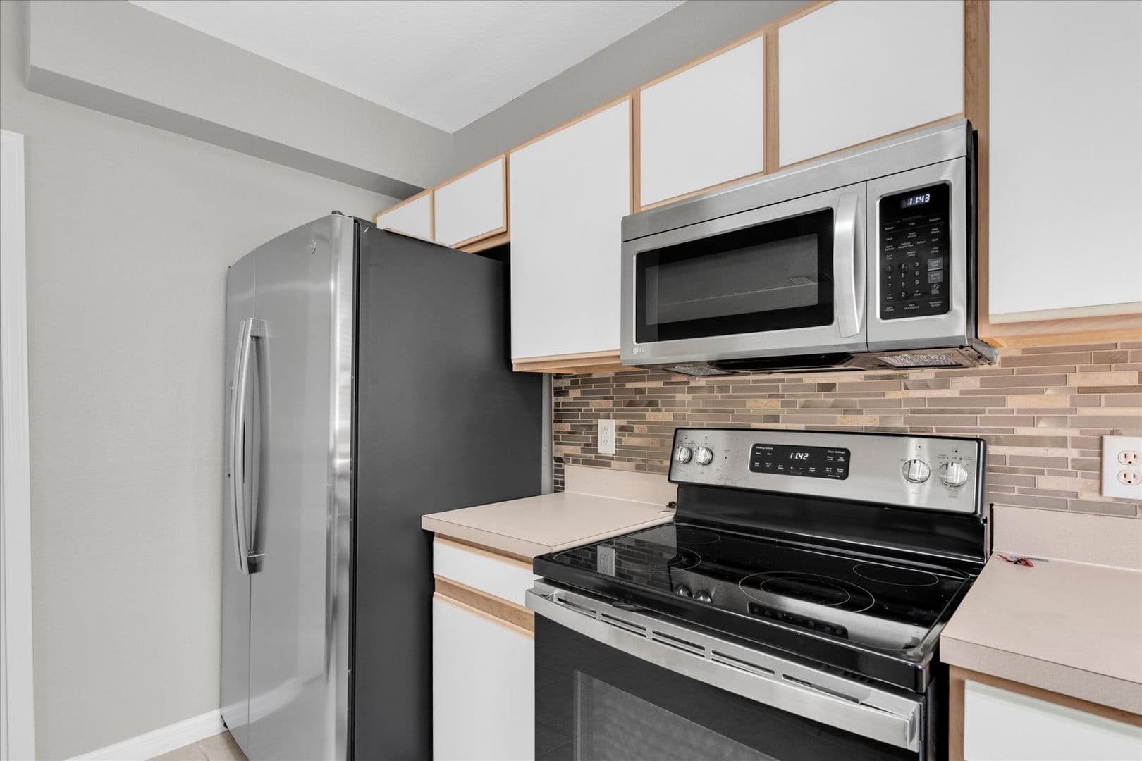 Riverview House: 9907 Carlsdale Dr