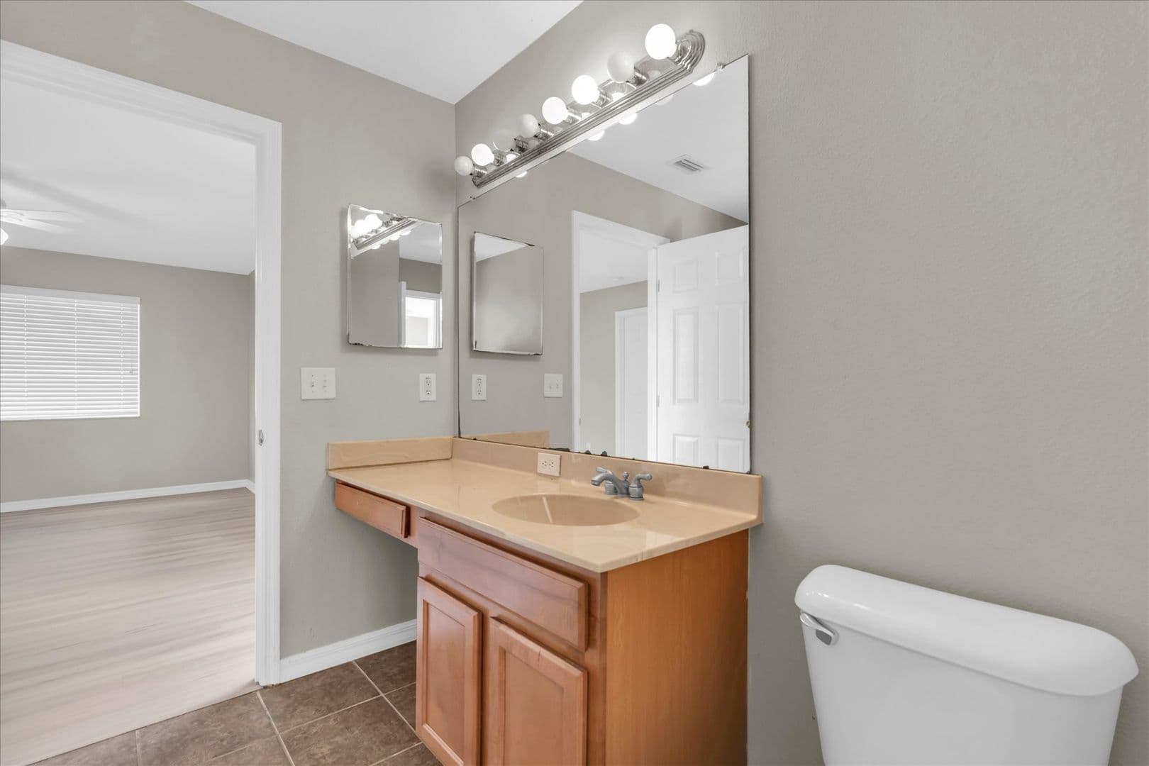 Riverview House: 11166 Creek Haven Dr