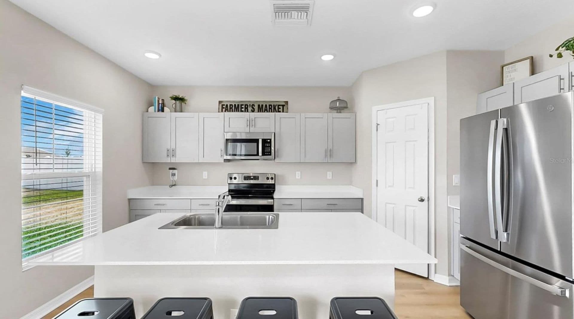 Riverview House: 12724 Tannencrest Dr