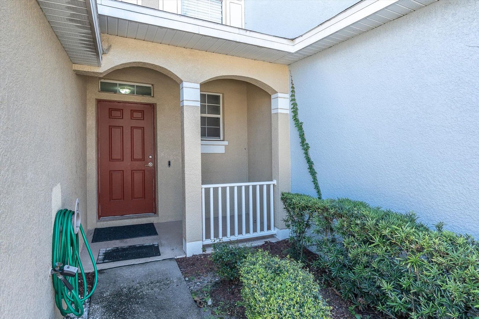 Riverview House: 9907 Carlsdale Dr