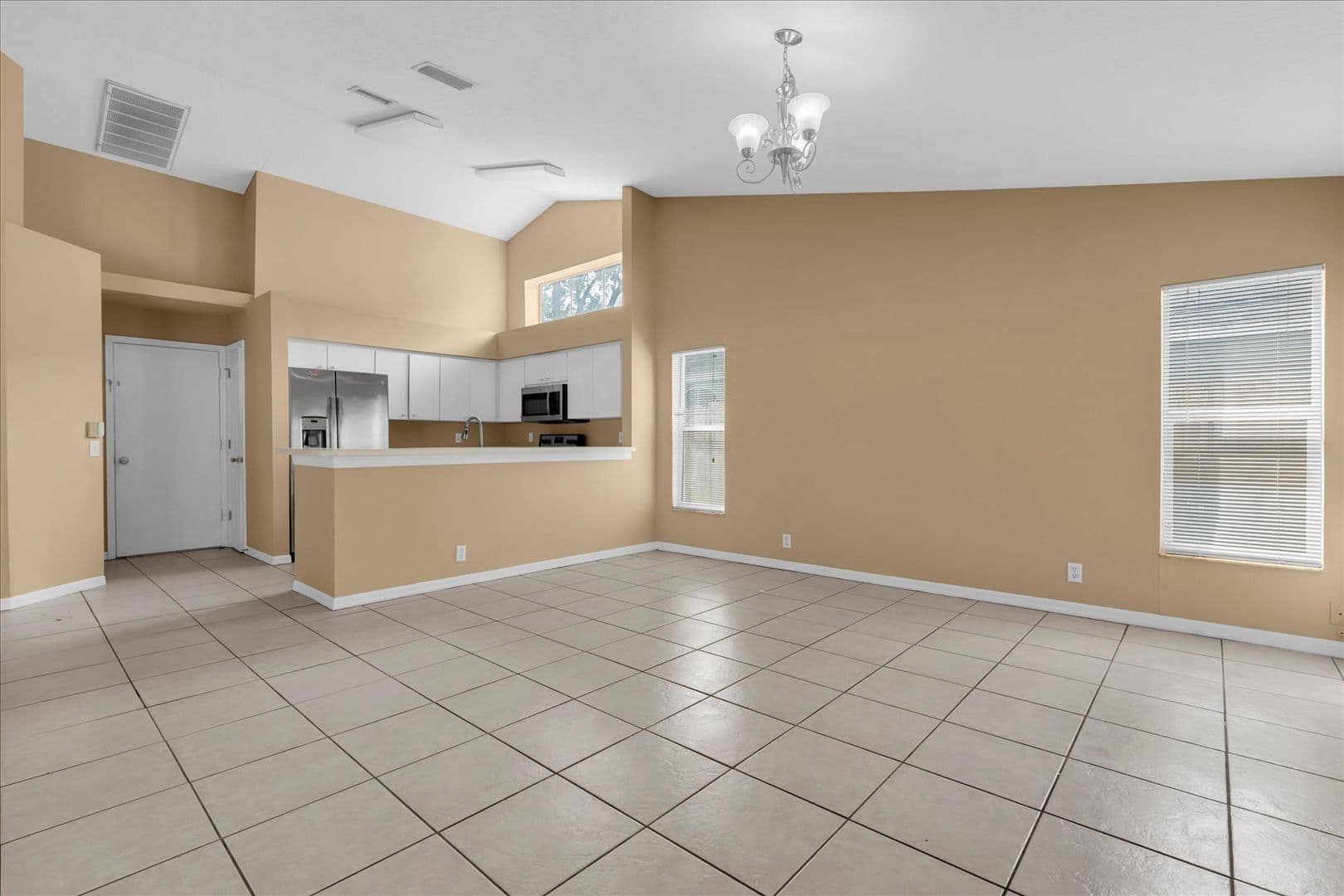 Tampa House: 16420 Lake Heather Dr